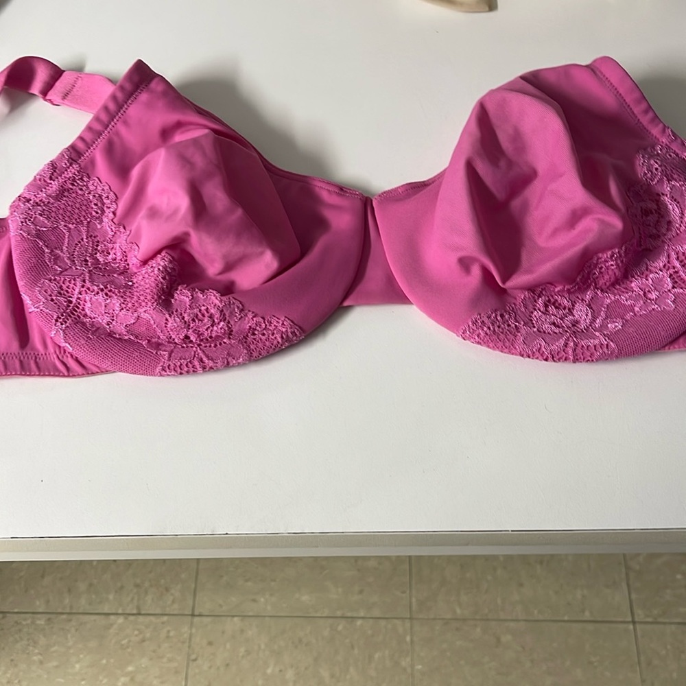 Euc Olga Barbie core pink underwire lace bra 40 D
